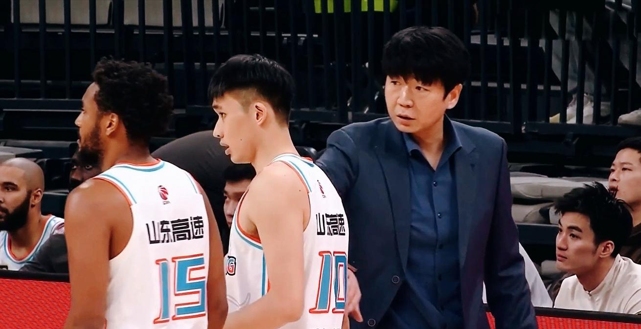 山东队轻松取胜，领先优势明显