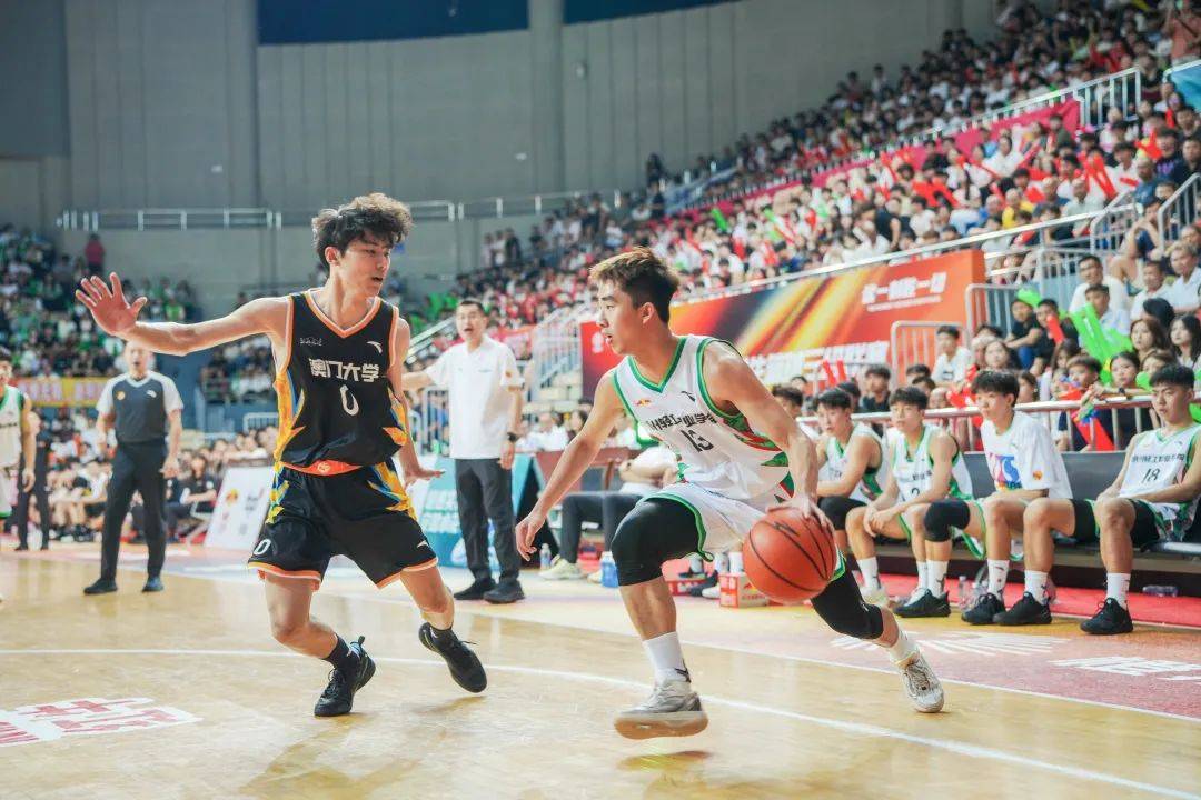 包含福建男篮稳定发挥，紧咬对手成功获胜的词条