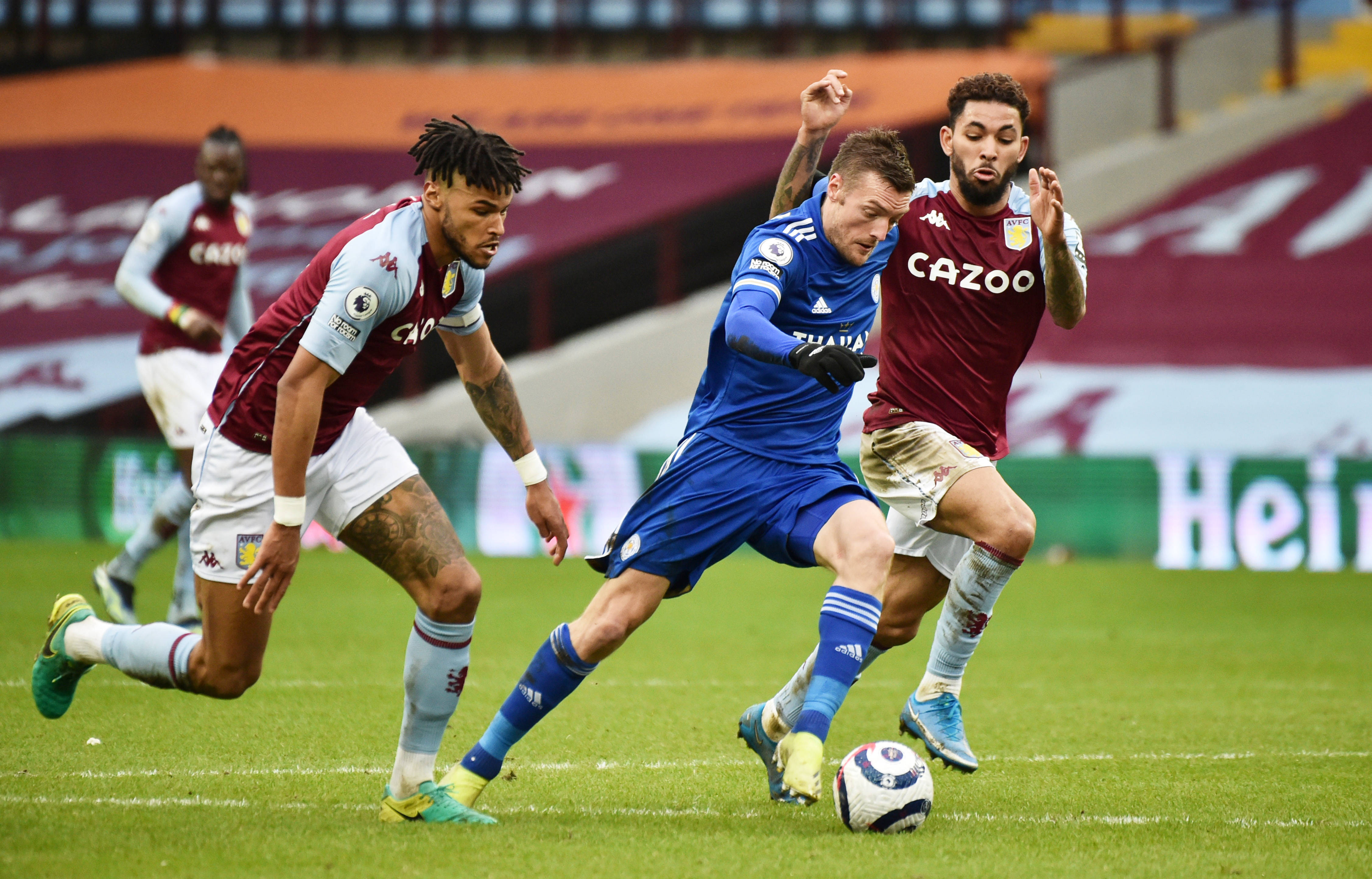 包含里尔主场不敌波尔多，遭遇联赛连败的词条