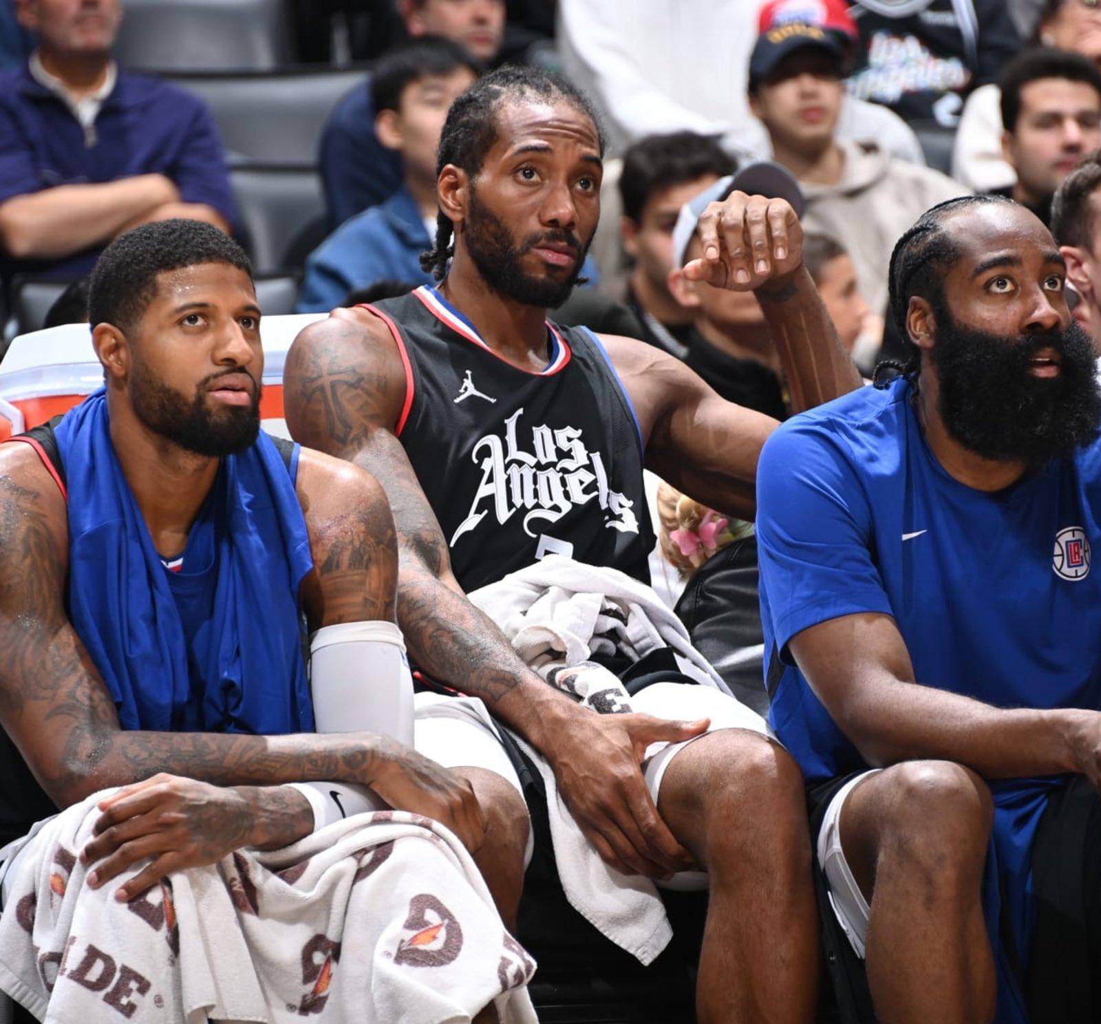 关于快船队险胜，球迷热切期待球队后续表现的信息