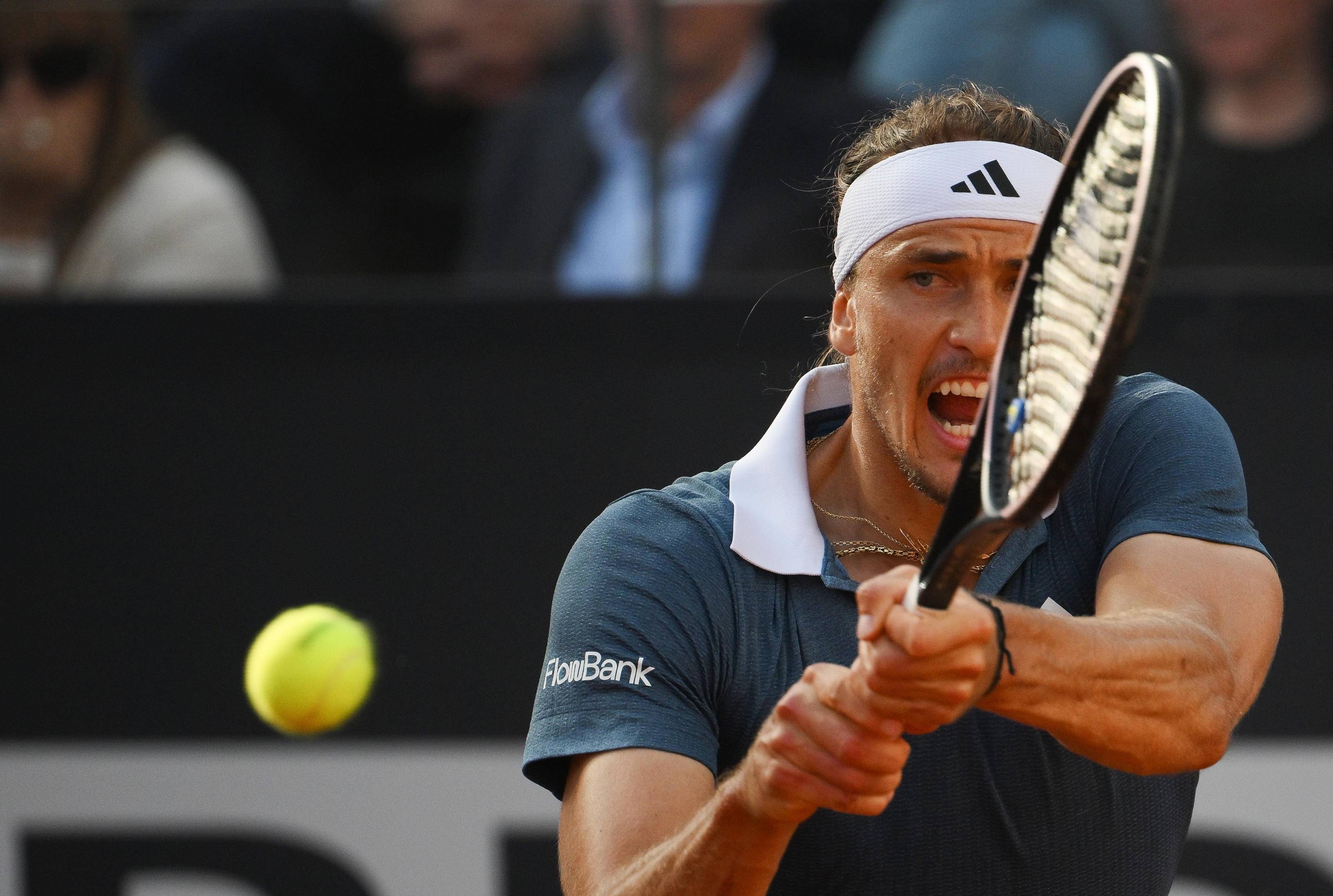 西班牙网球队完胜世界网球队，兹维列夫高光表现的简单介绍