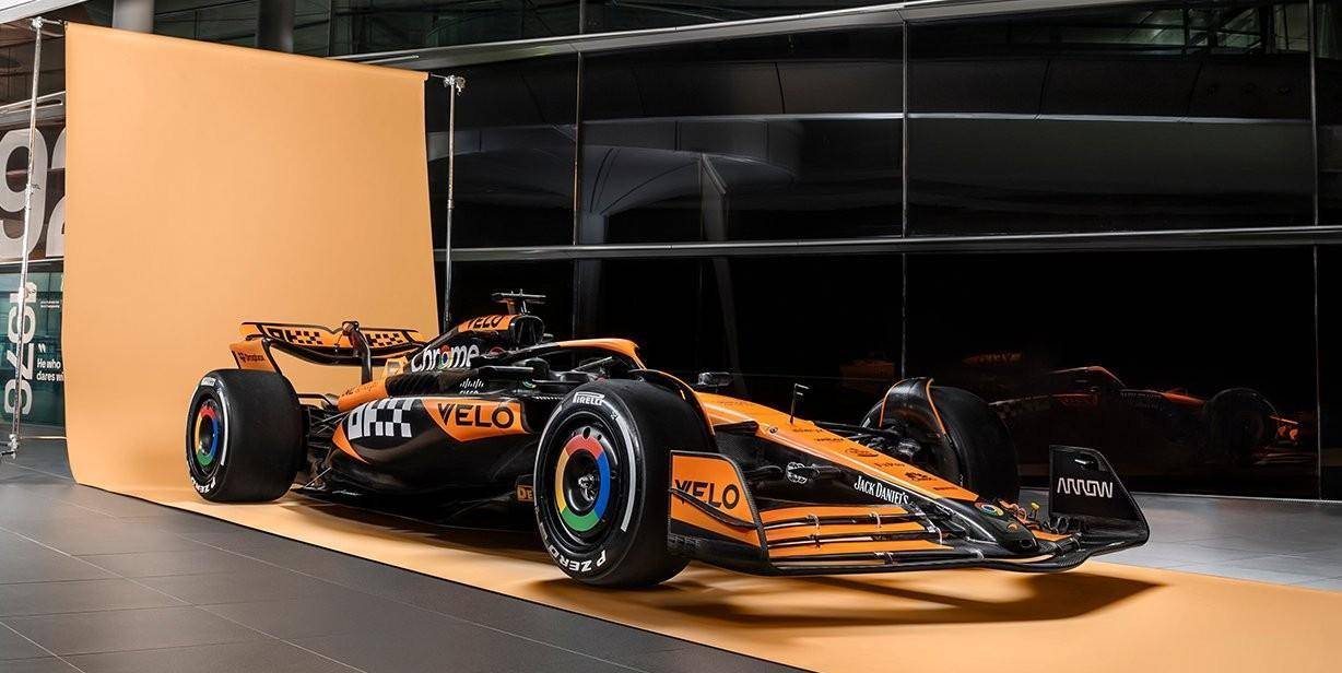 开云下载-雷诺车队逆转威廉姆斯,佩雷兹惊艳四座